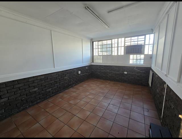 1,595M² WAREHOUSE TO LET IN ANDERBOLT